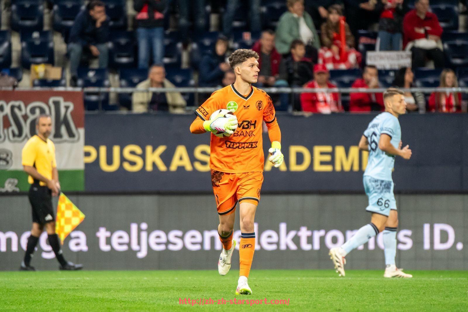 星空体育app-世俱杯球员个人比赛数据与赛季表现分析报告